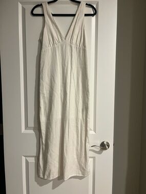 Old Navy Ivory V-Neck Sleeveless Linen Maxi Dress